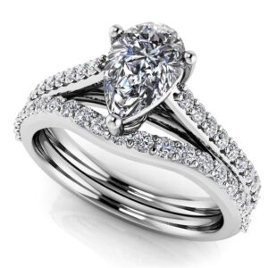 Splendid Pear Shape Bridal Set